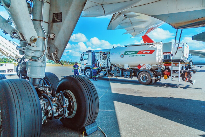 Aviation - Underwing refueling
